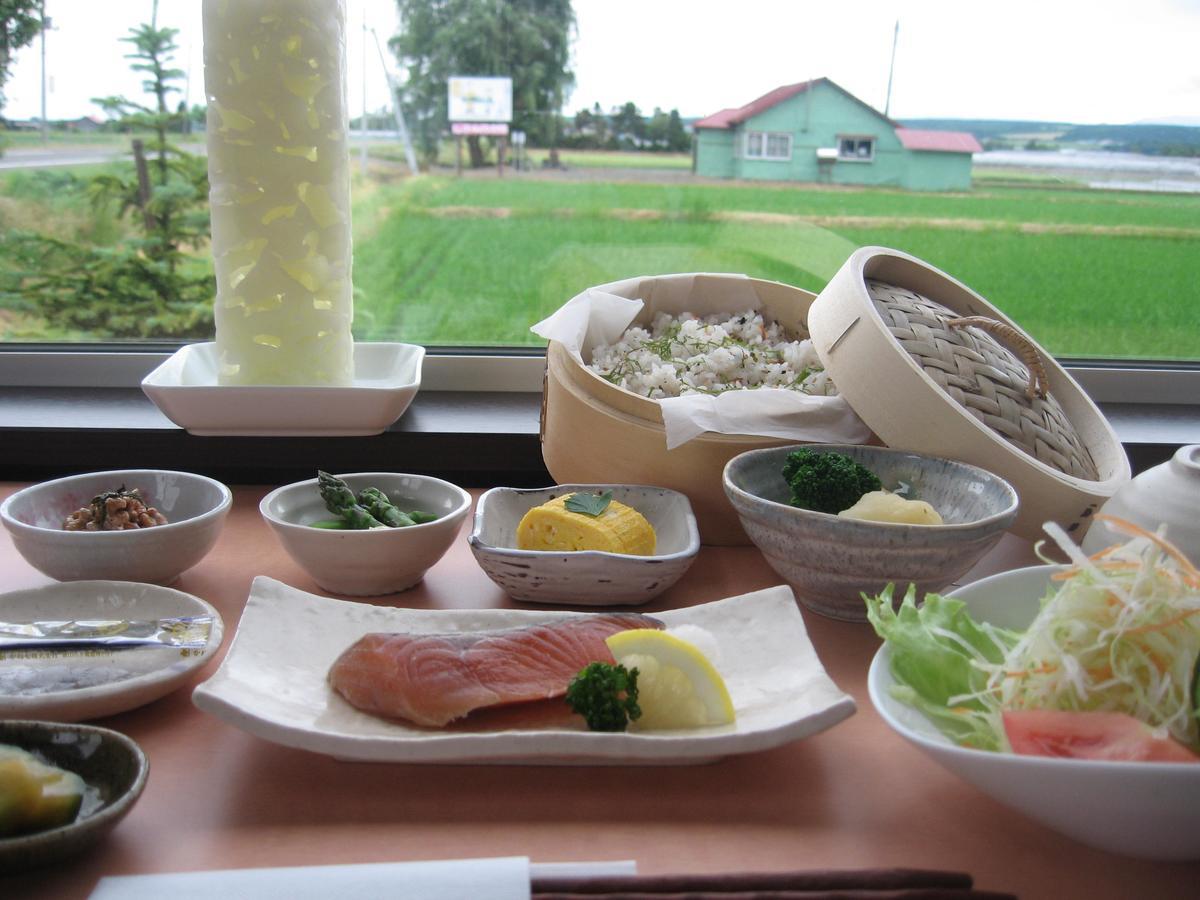 Petit Hotel Blanc Fleur Nakafurano Bagian luar foto