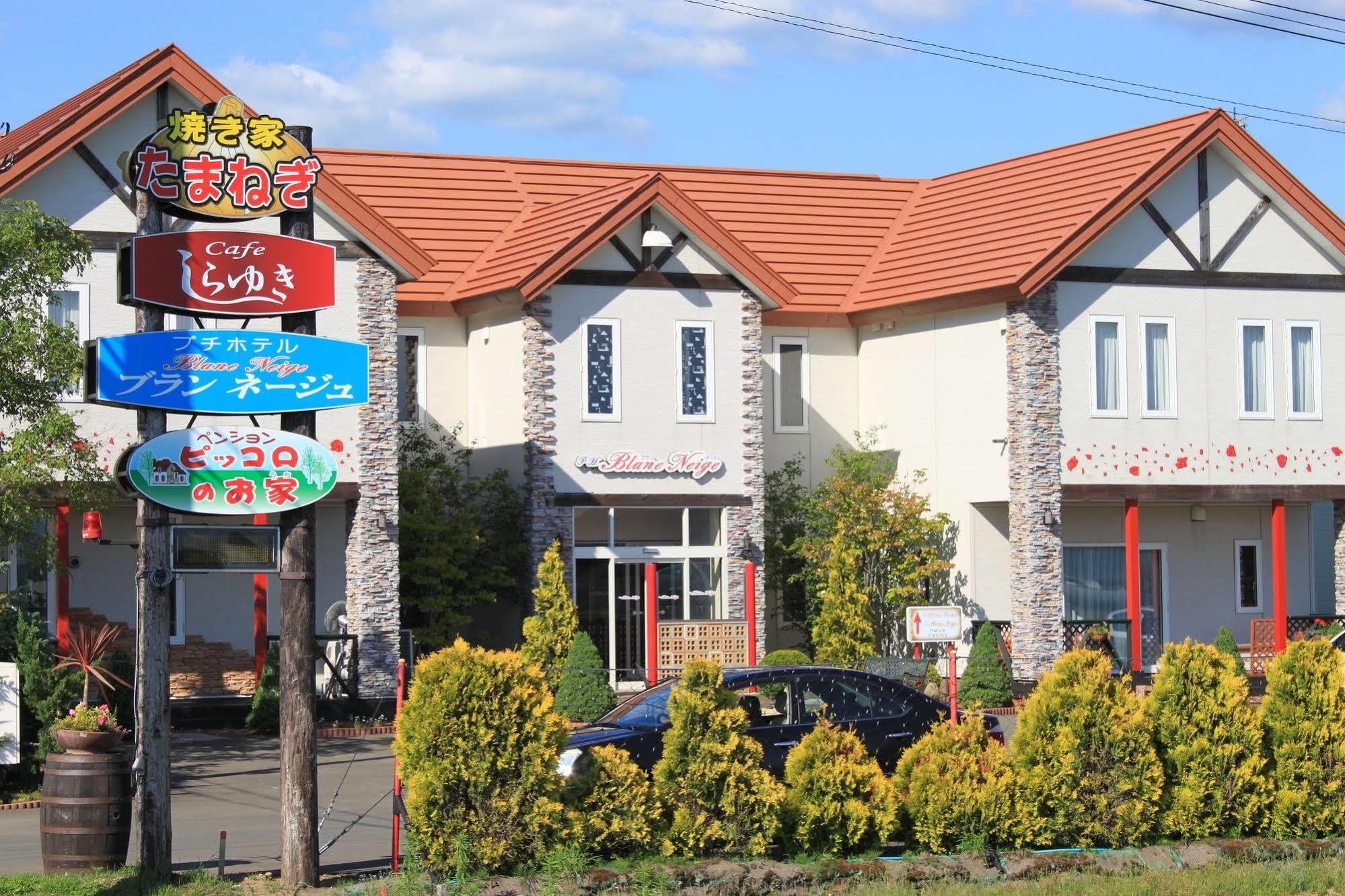 Petit Hotel Blanc Fleur Nakafurano Bagian luar foto